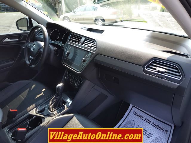 Used 2021 Volkswagen Tiguan SE image 32