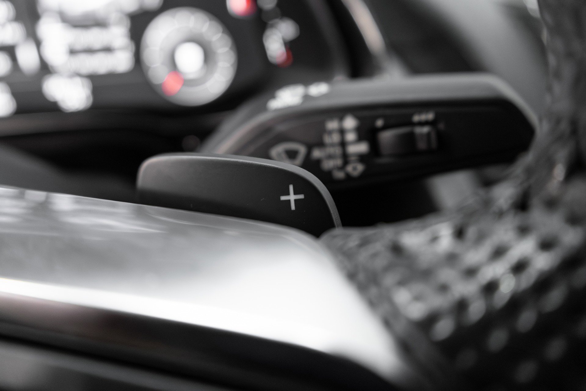 Used 2018 Audi R8 V10 w/ Premium Package image 62