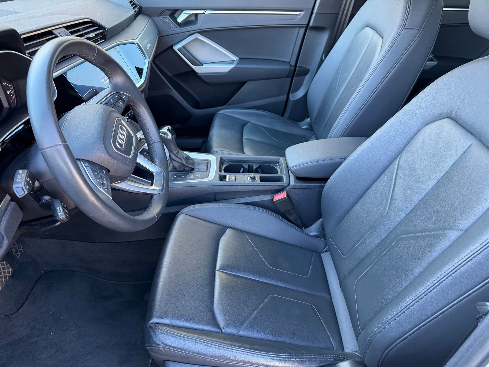 Used 2025 Audi Q3 2.0T Premium image 9