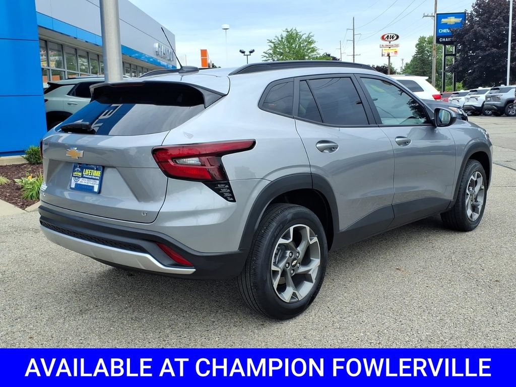 Used 2025 Chevrolet Trax LT FWD image 7
