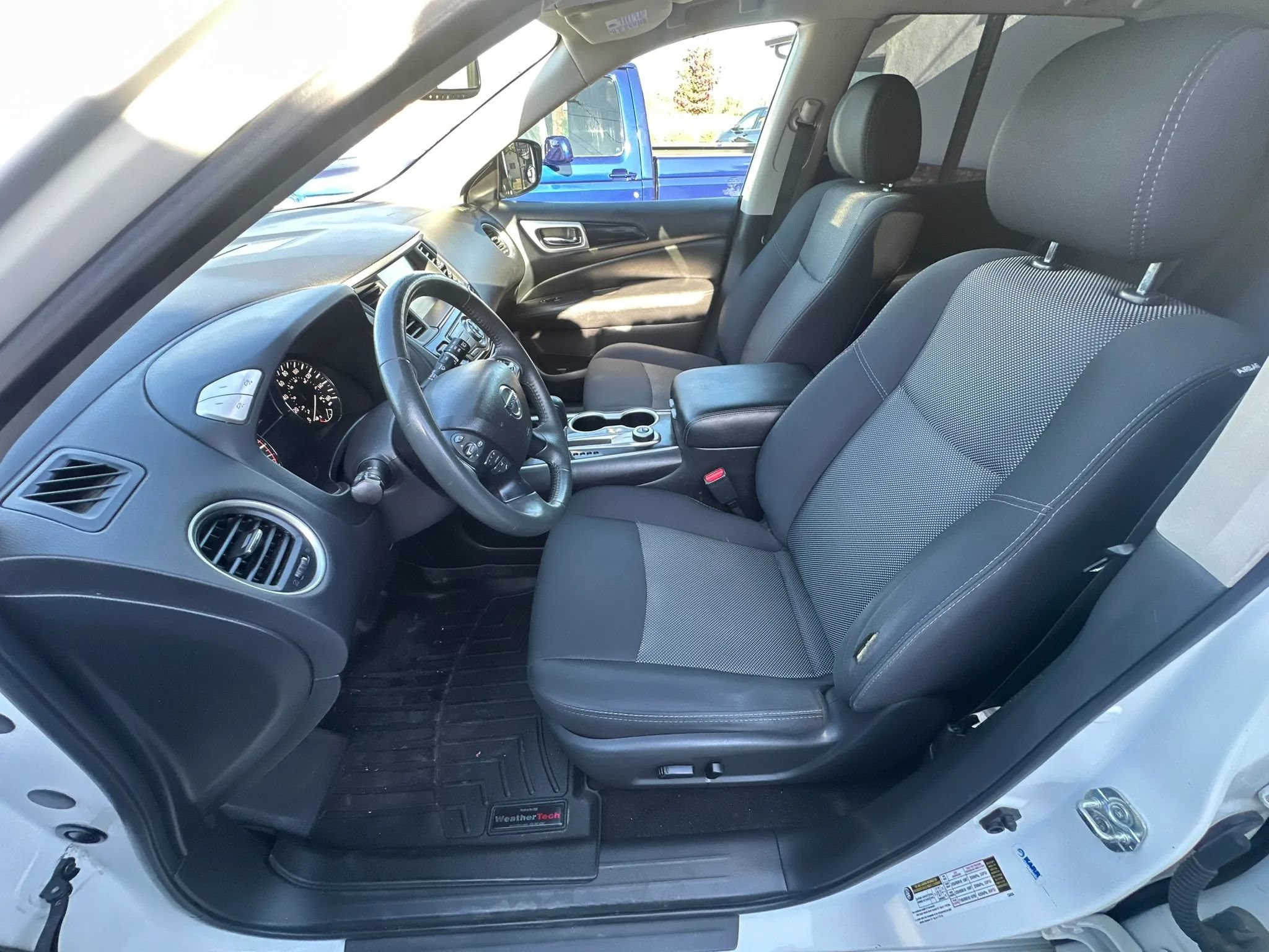 Used 2018 Nissan Pathfinder SV AWD/4WD image 34