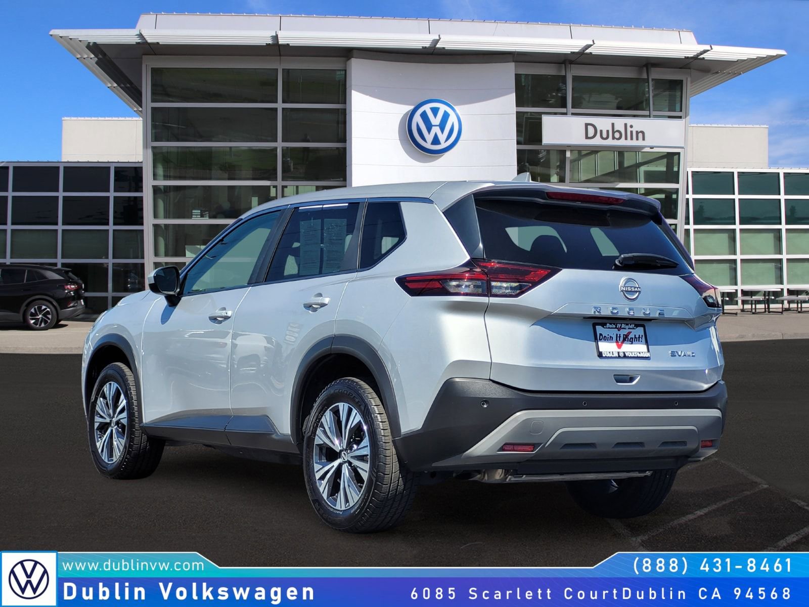 Used 2023 Nissan Rogue SV image 6