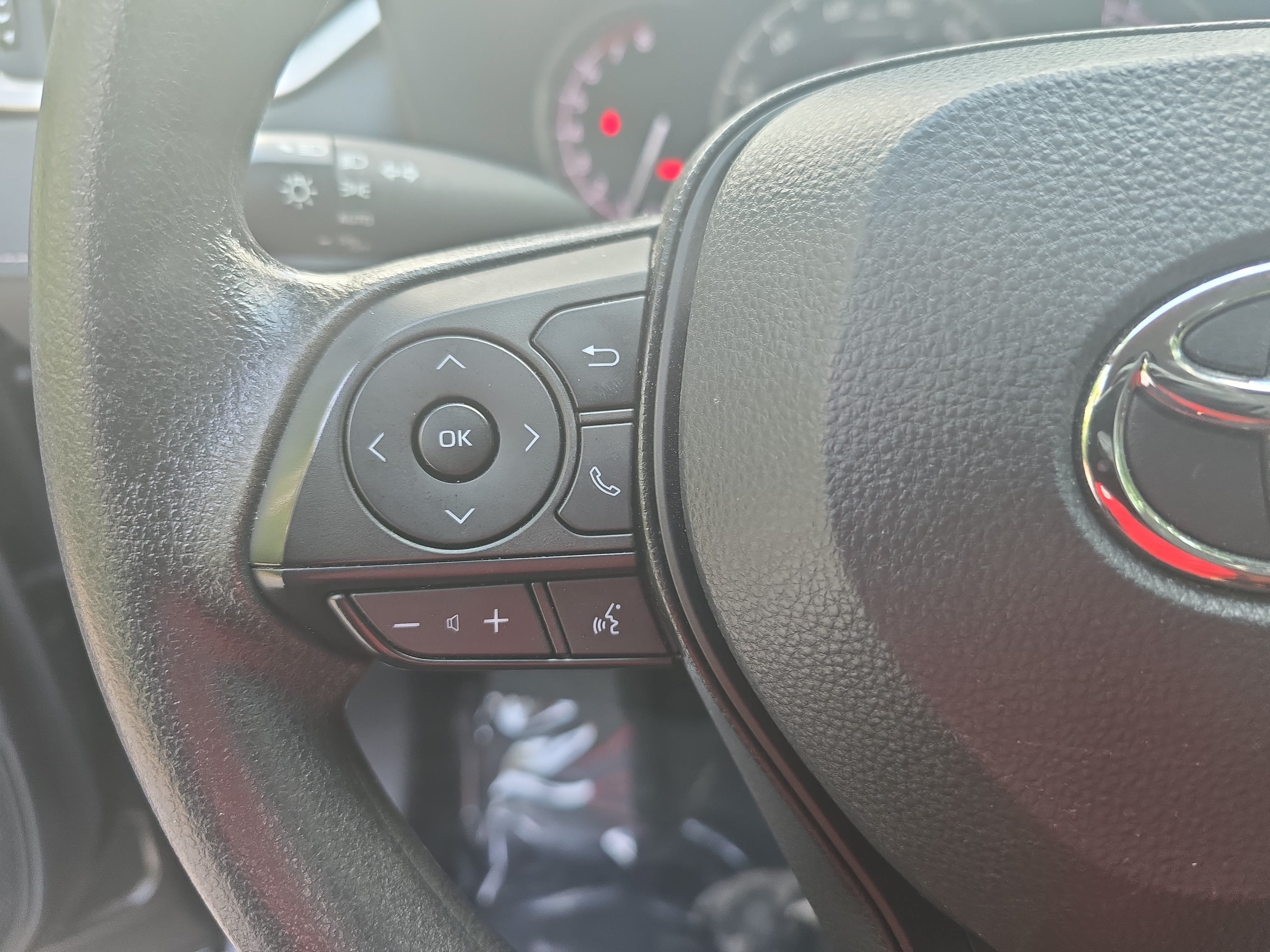 Used 2024 Toyota RAV4 XLE AWD/4WD image 16