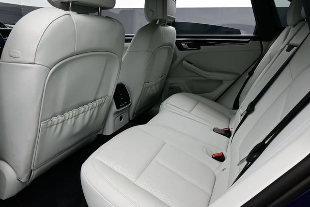 Certified 2025 Porsche Macan AWD/4WD image 15