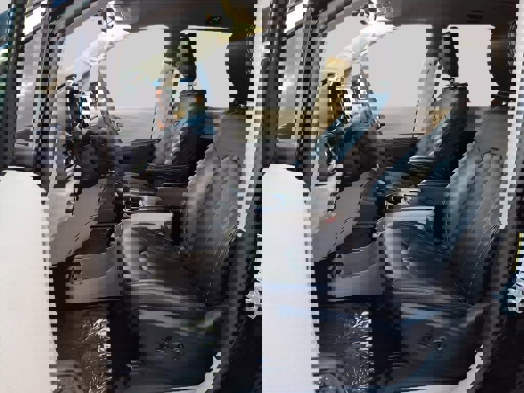 Used 2024 Chrysler Pacifica Touring-L image 17