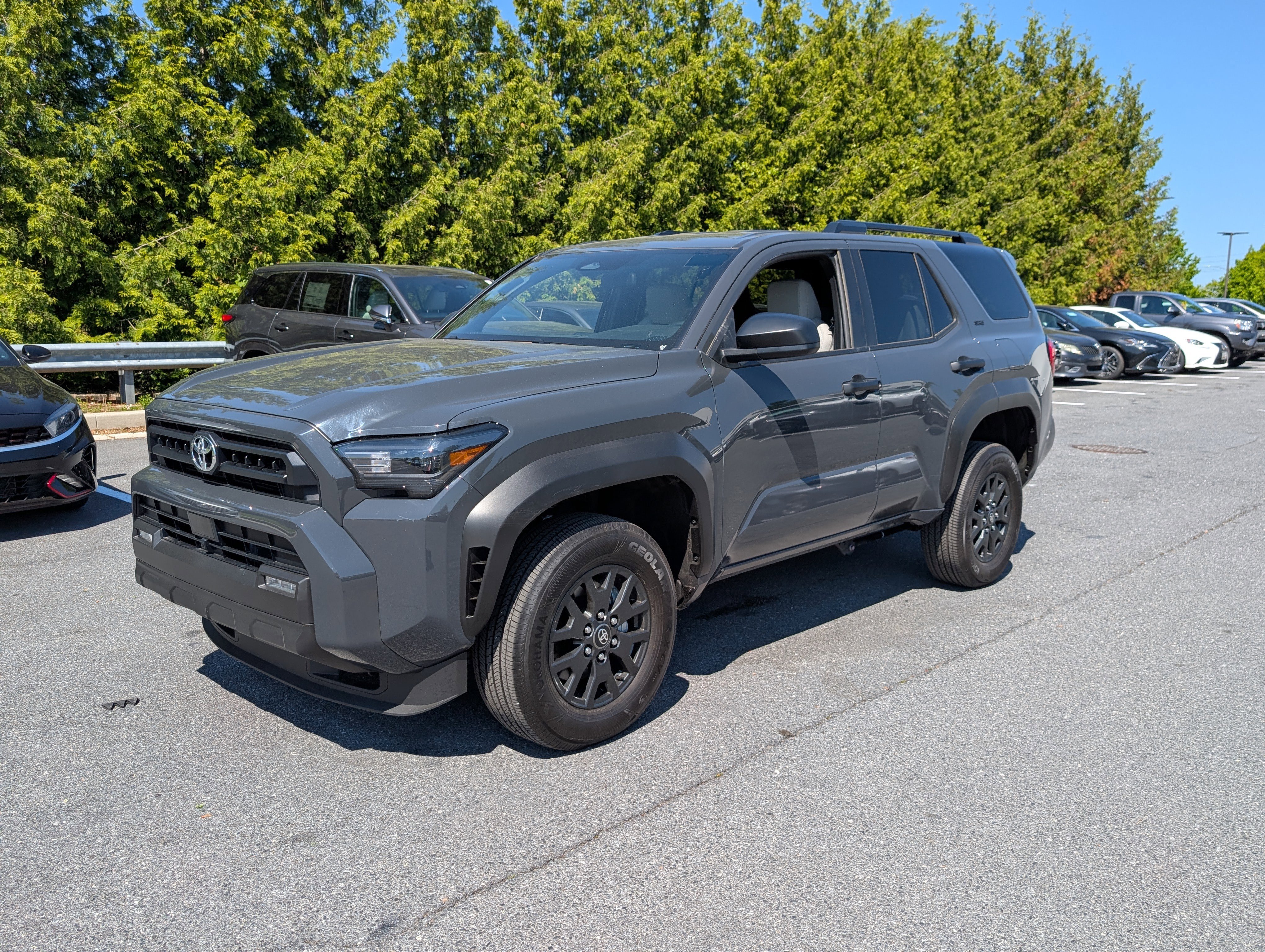Used 2025 Toyota 4Runner SR5 AWD/4WD image 7