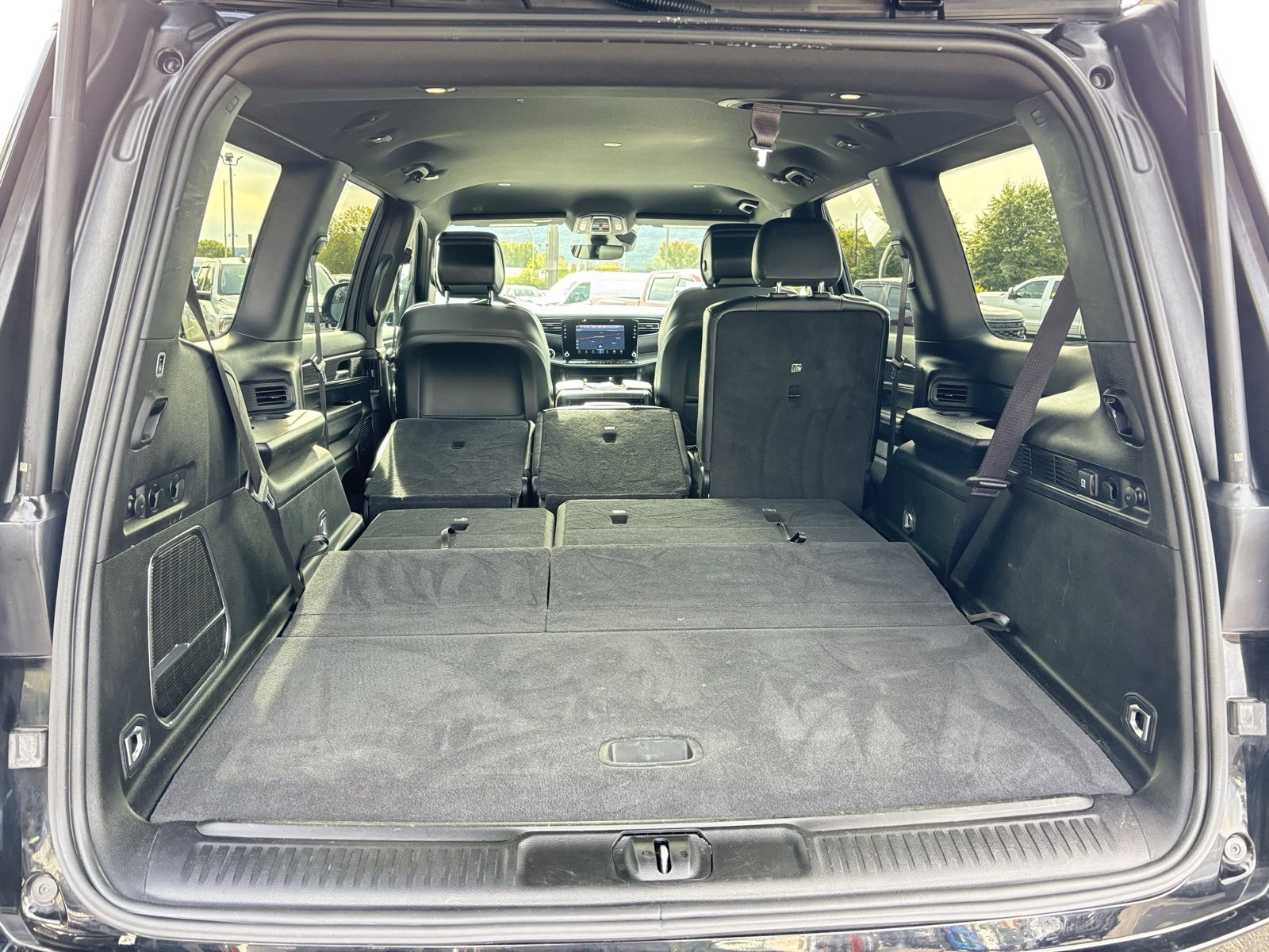 Used 2024 Jeep Wagoneer Series II w/ Flexible Seating Group image 21