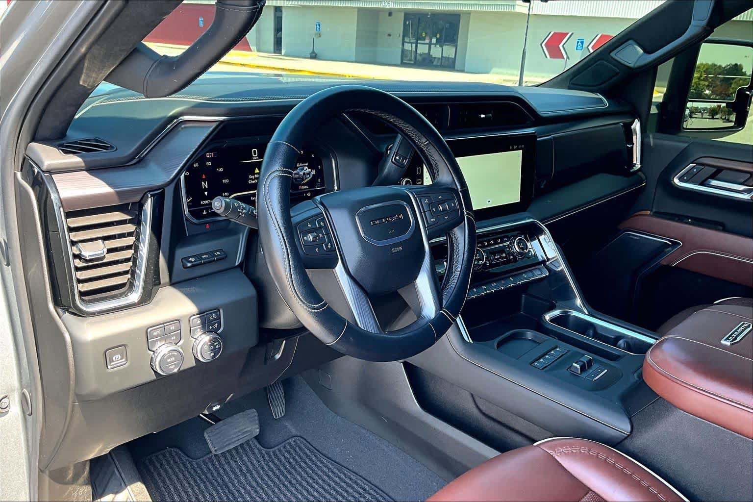 Used 2025 GMC Sierra 2500 Denali Ultimate AWD/4WD image 18