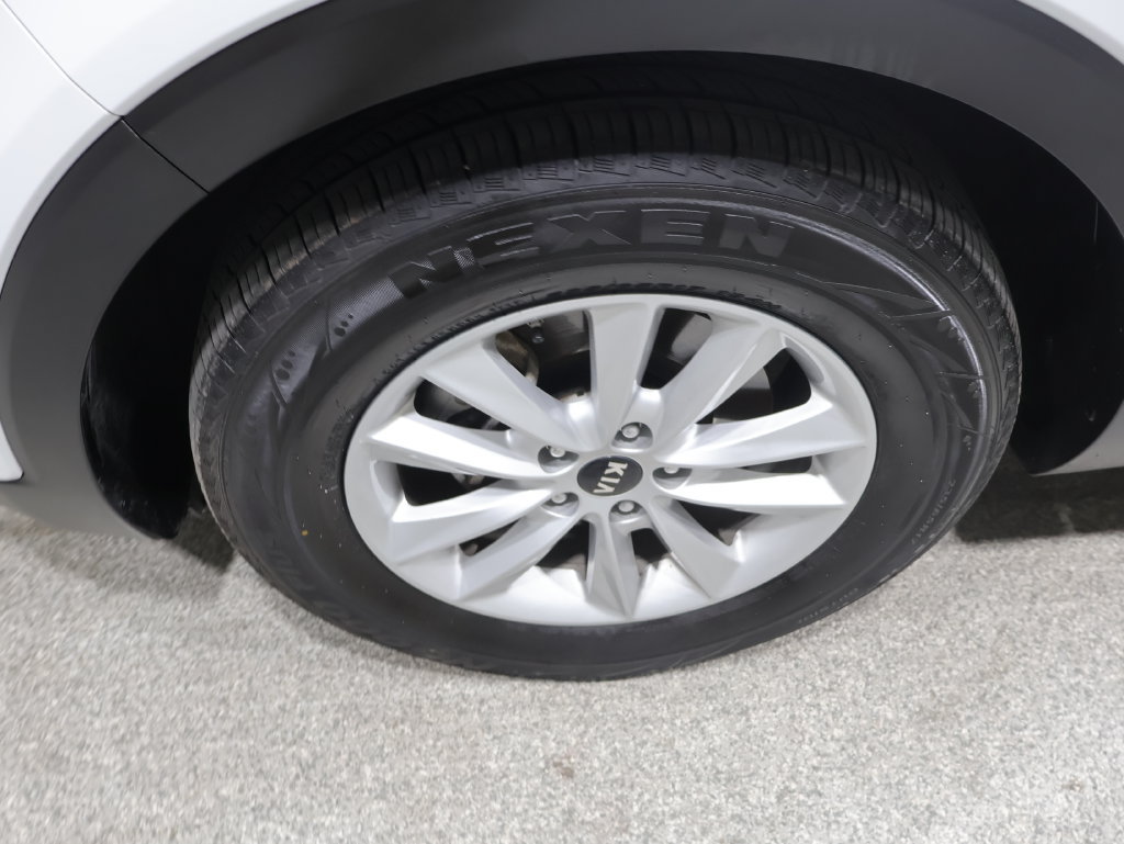 Used 2020 Kia Sorento LX w/ LX I4 Convenience Package AWD/4WD image 9