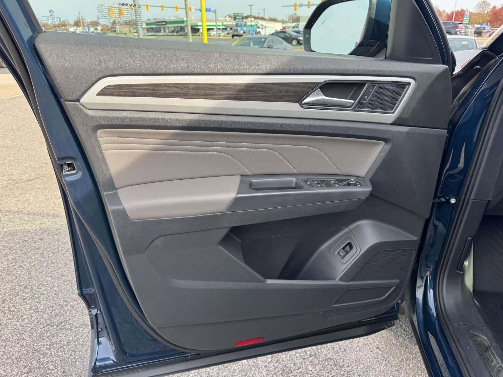 Certified 2022 Volkswagen Atlas SE image 9