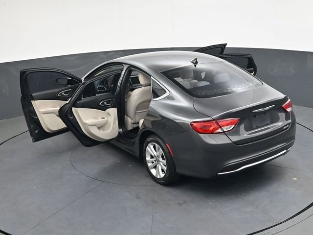 Used 2017 Chrysler 200 Limited Platinum image 40