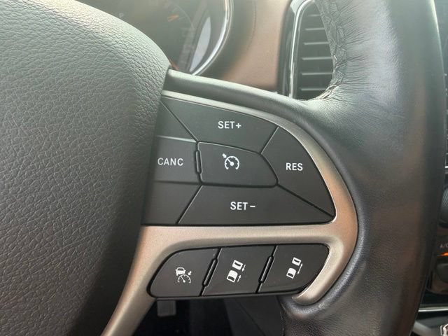 Used 2020 Jeep Grand Cherokee Overland AWD/4WD image 20