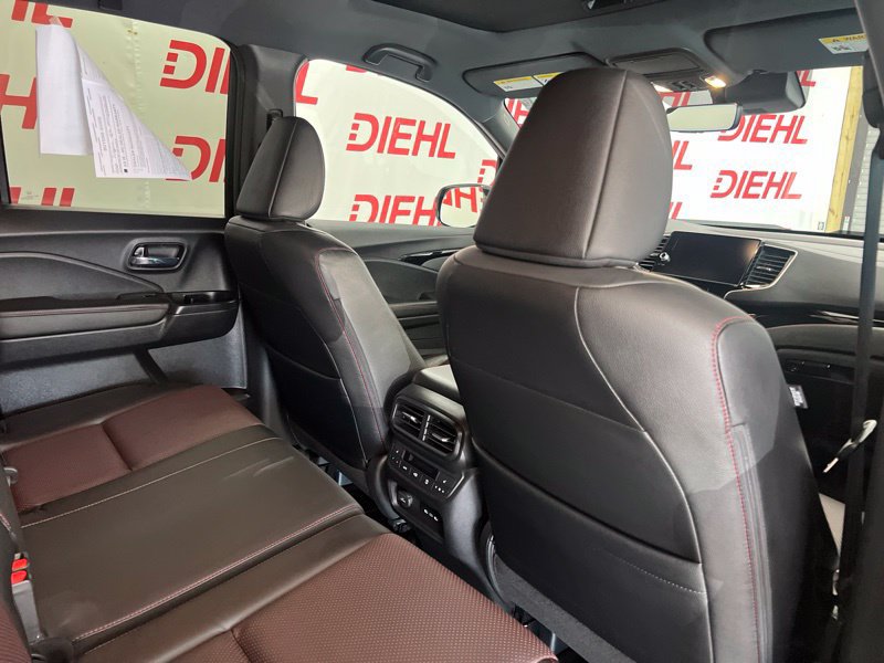 Used 2025 Honda Ridgeline Black Edition image 11