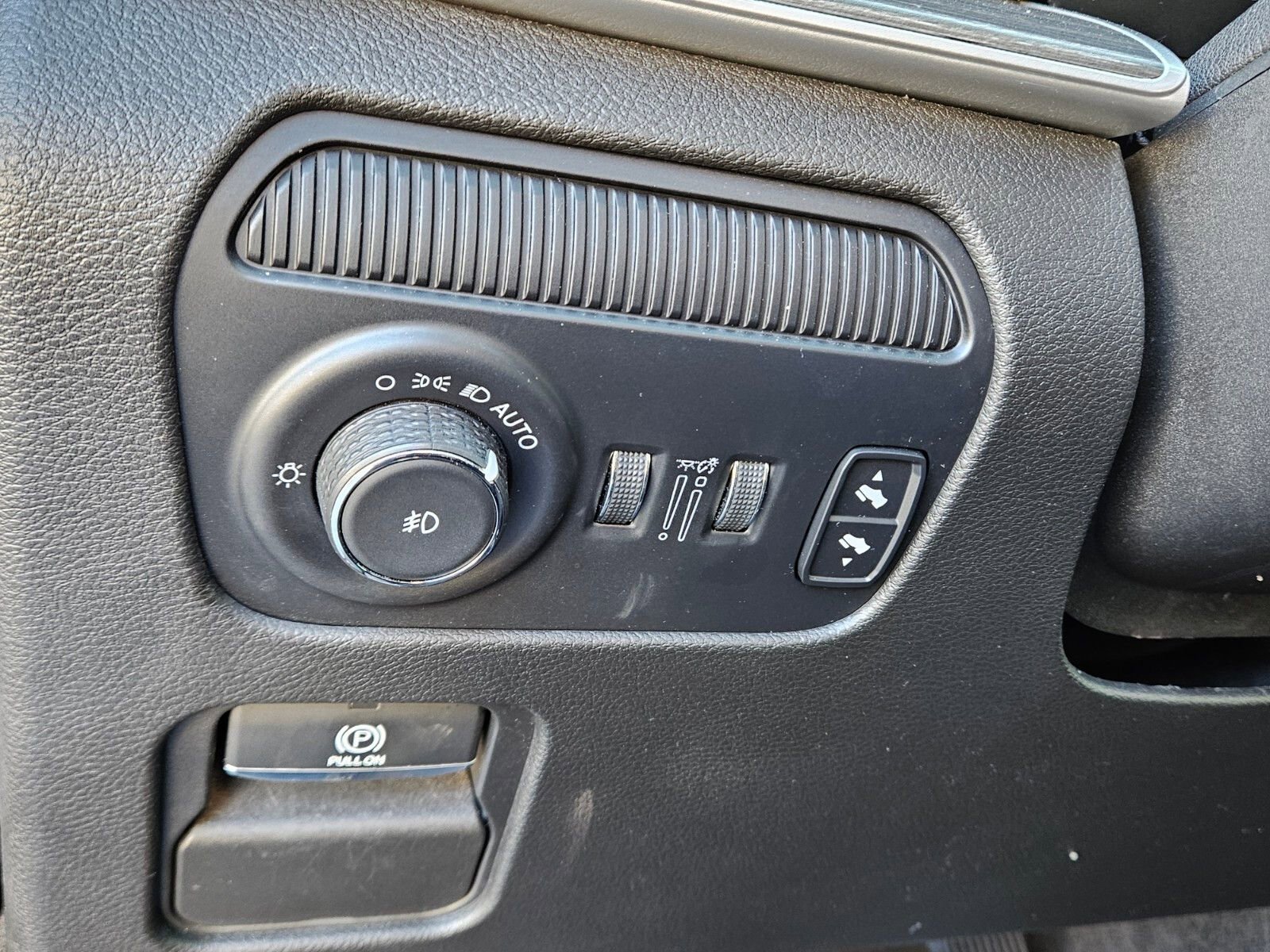 Used 2024 Jeep Wagoneer L Series II w/ Flexible Seating Group image 28