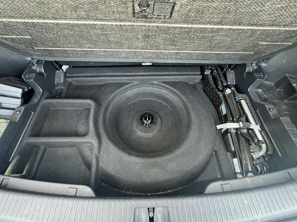 Certified 2024 Volkswagen Atlas Peak Edition SE AWD/4WD image 31