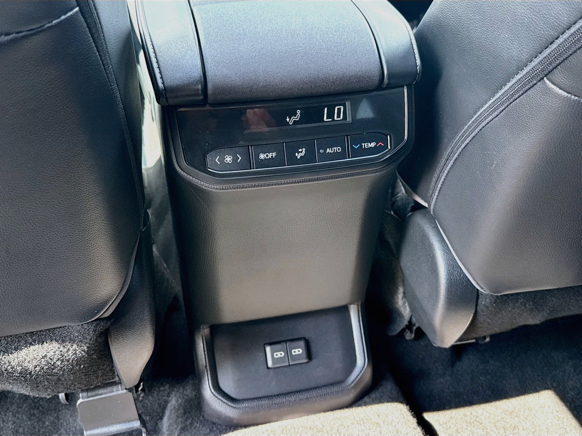 Used 2023 Toyota Highlander XLE AWD/4WD image 29
