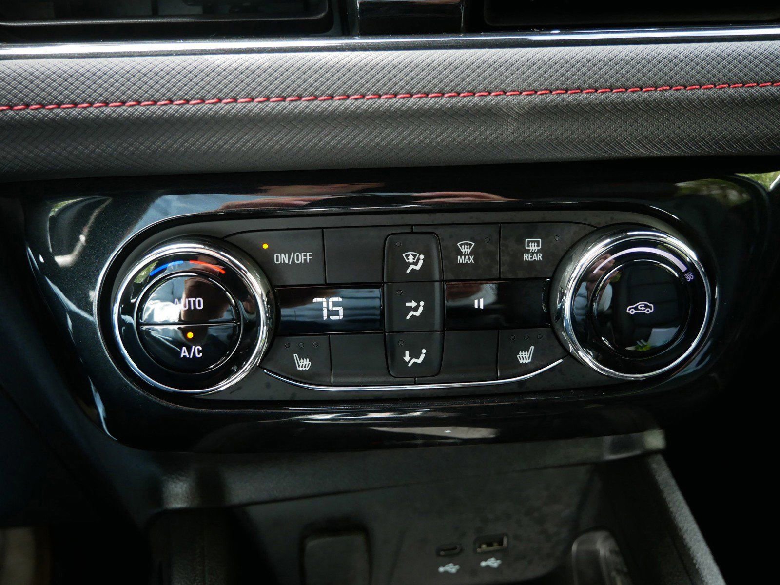 Used 2024 Chevrolet TrailBlazer RS w/ Convenience Package AWD/4WD image 21