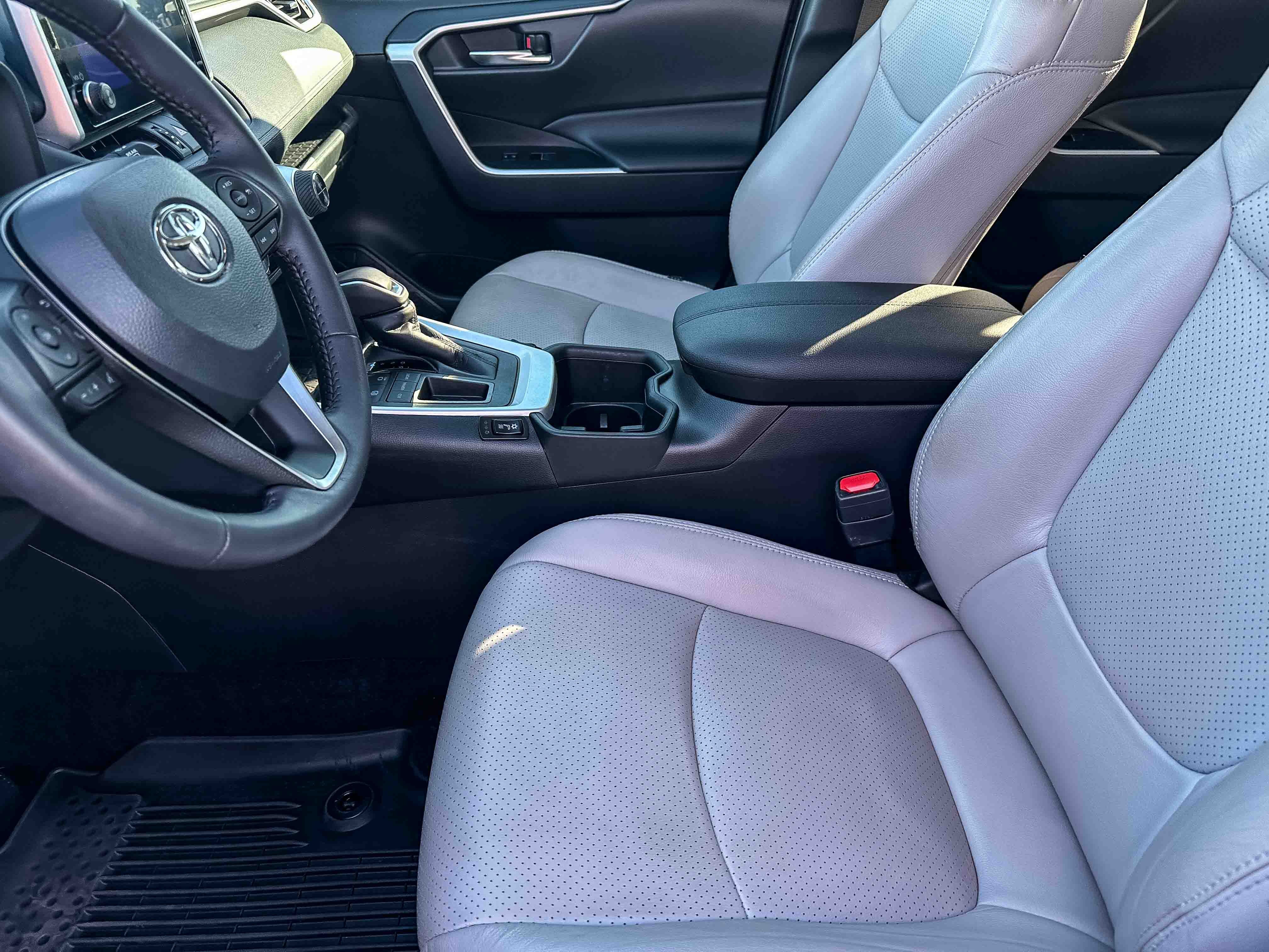 Used 2024 Toyota RAV4 XLE Premium image 13