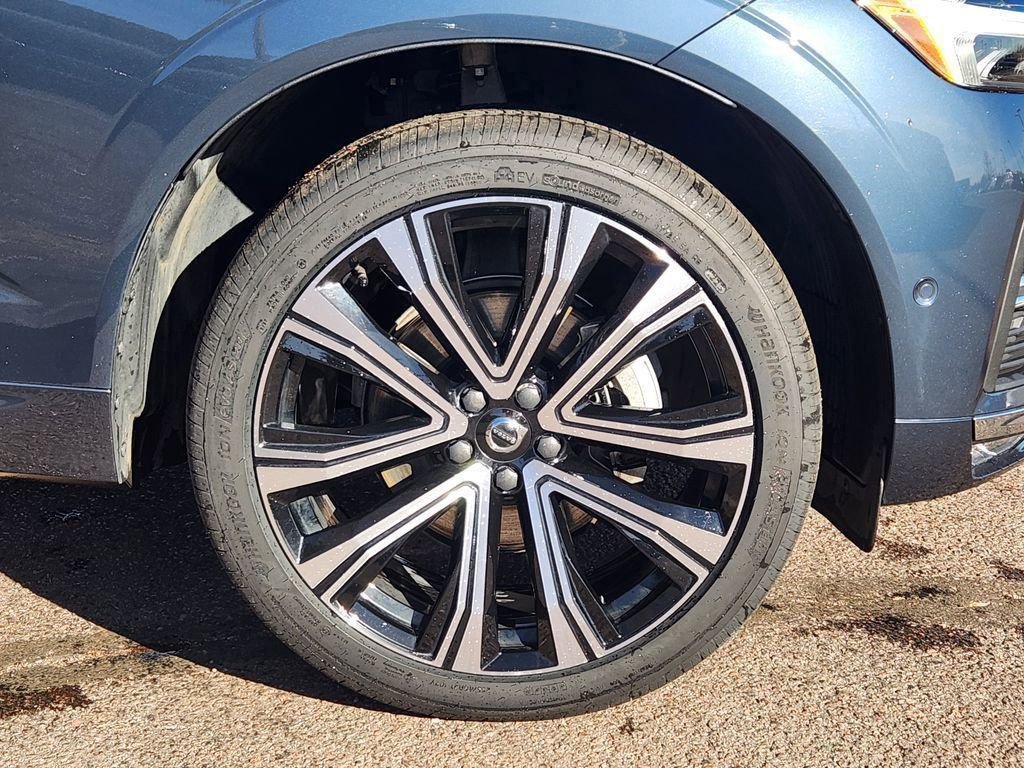 Used 2023 Volvo XC60 B5 Ultimate w/ Climate Package image 33