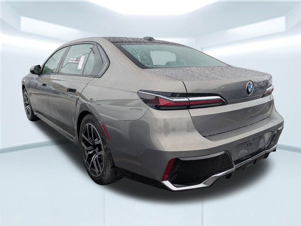 Used 2024 BMW 740i image 5