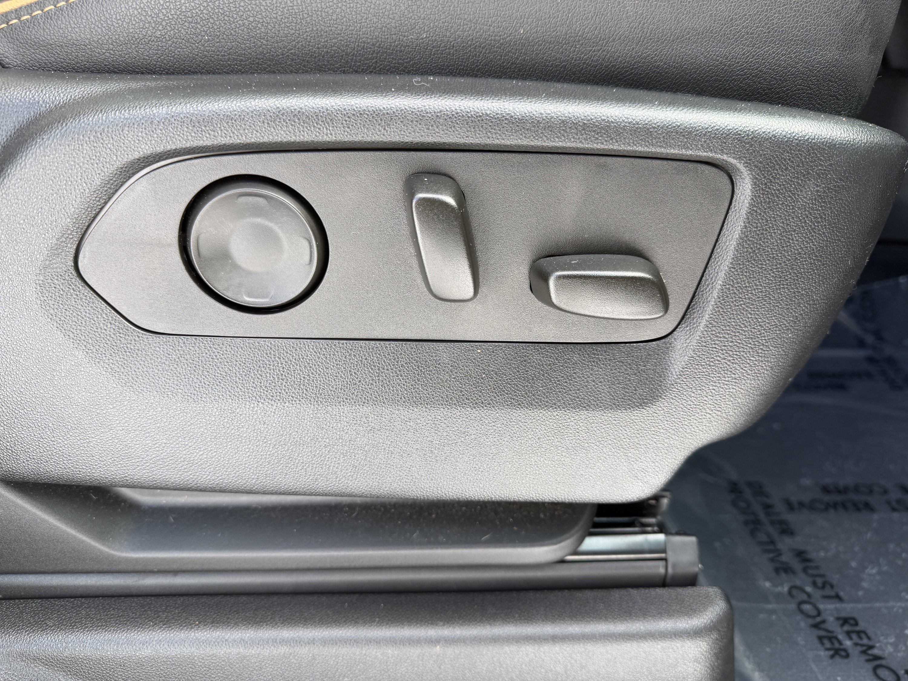 Used 2021 GMC Yukon AT4 w/ Technology Package image 29