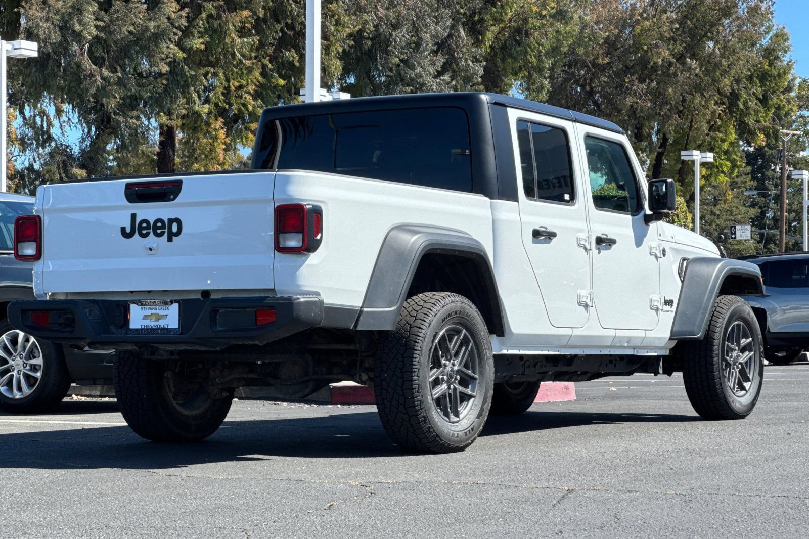 Used 2025 Jeep Gladiator Sport AWD/4WD image 5
