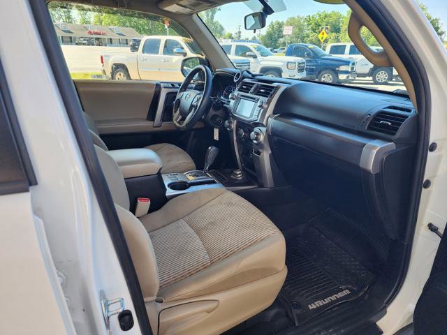 Used 2016 Toyota 4Runner SR5 AWD/4WD image 17