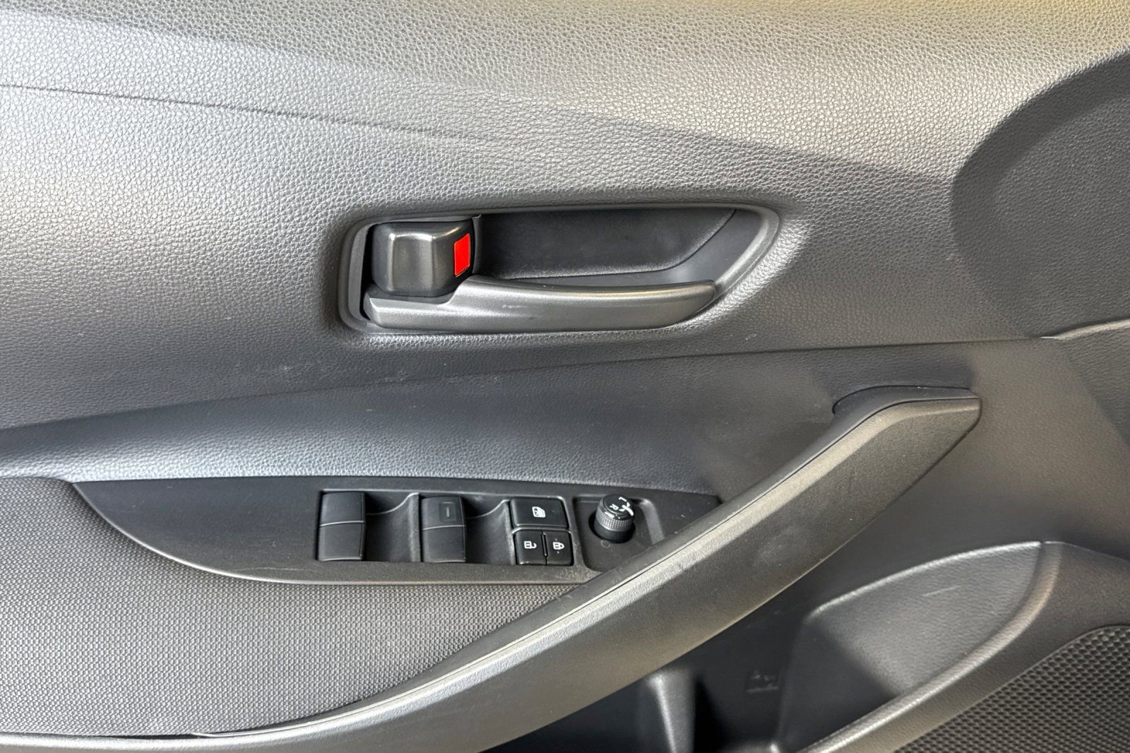 Used 2023 Toyota Corolla LE image 12