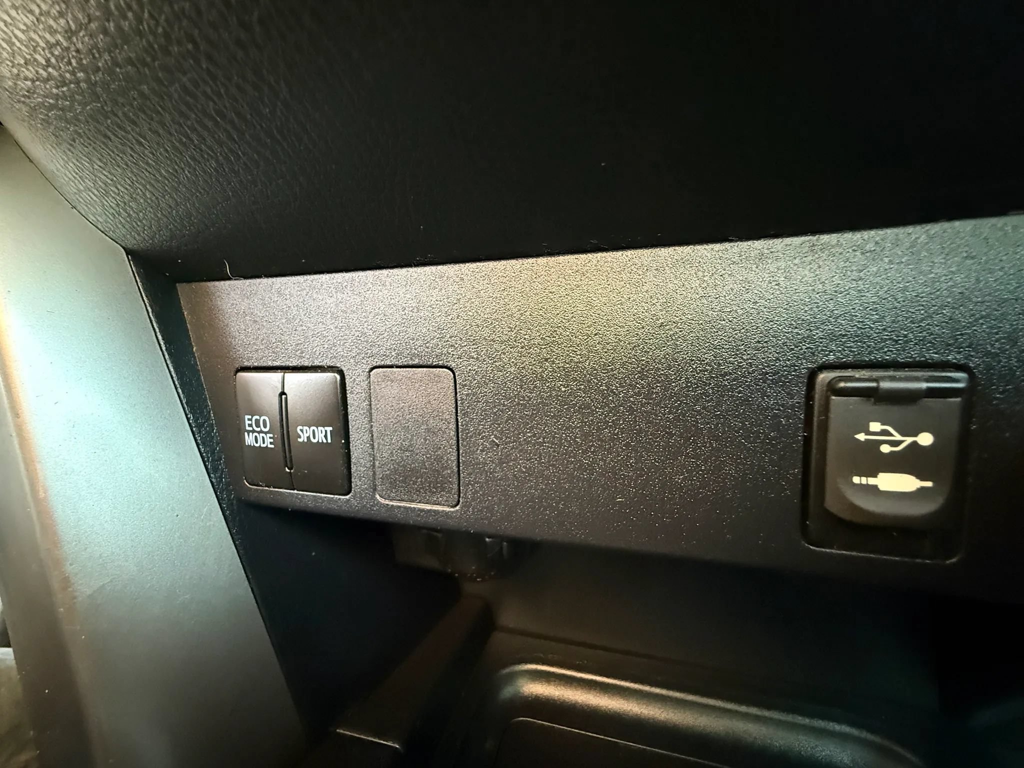 Used 2017 Toyota RAV4 LE FWD image 23