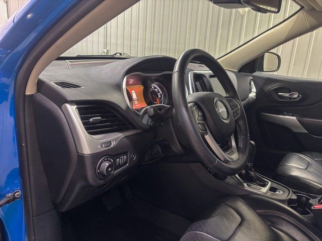 Used 2017 Jeep Cherokee Trailhawk image 12