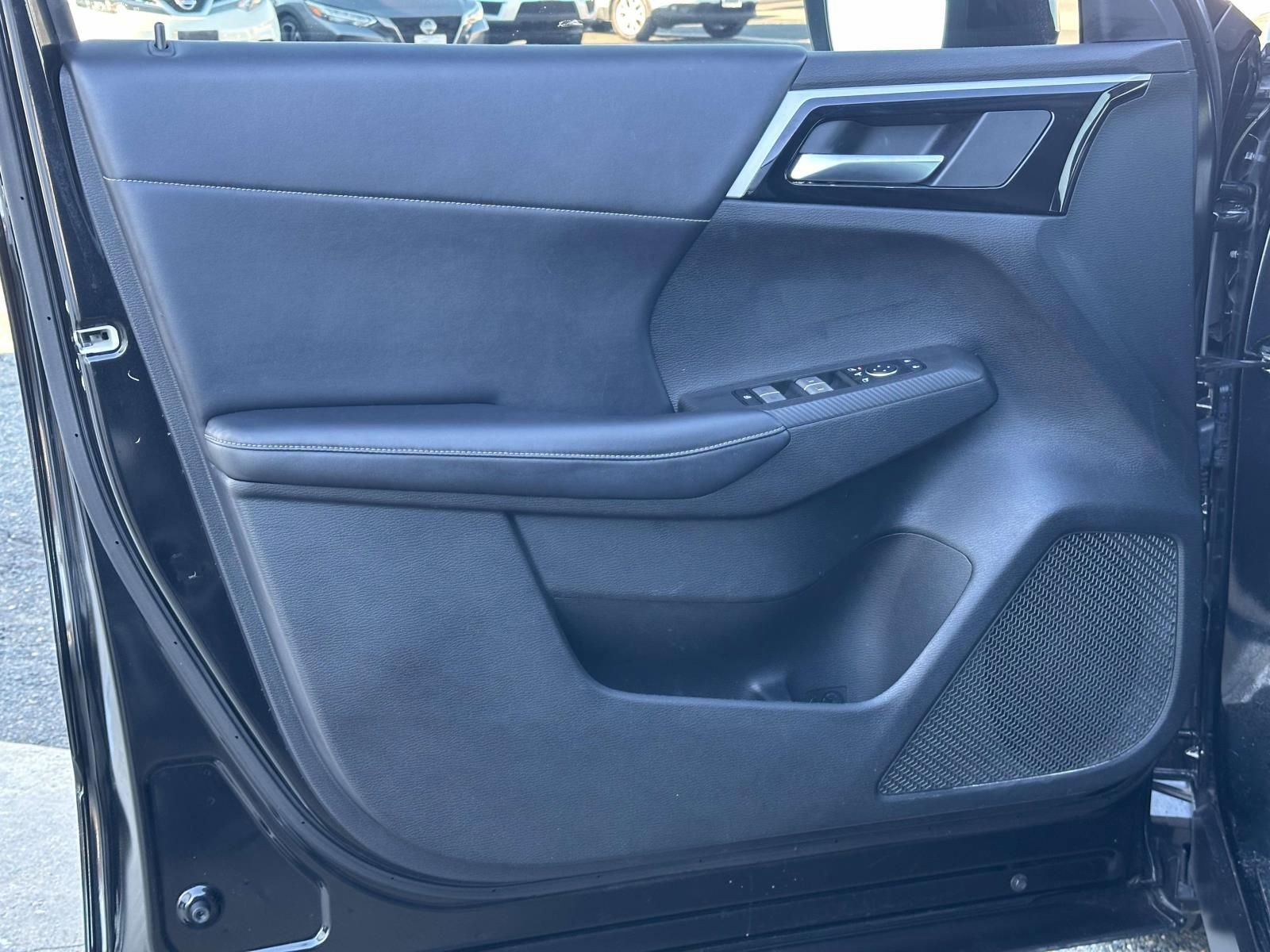 Used 2023 Mitsubishi Outlander SE image 15