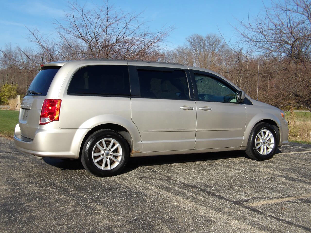 Used 2013 Dodge Grand Caravan SXT w/ Entertainment Group 1 image 13