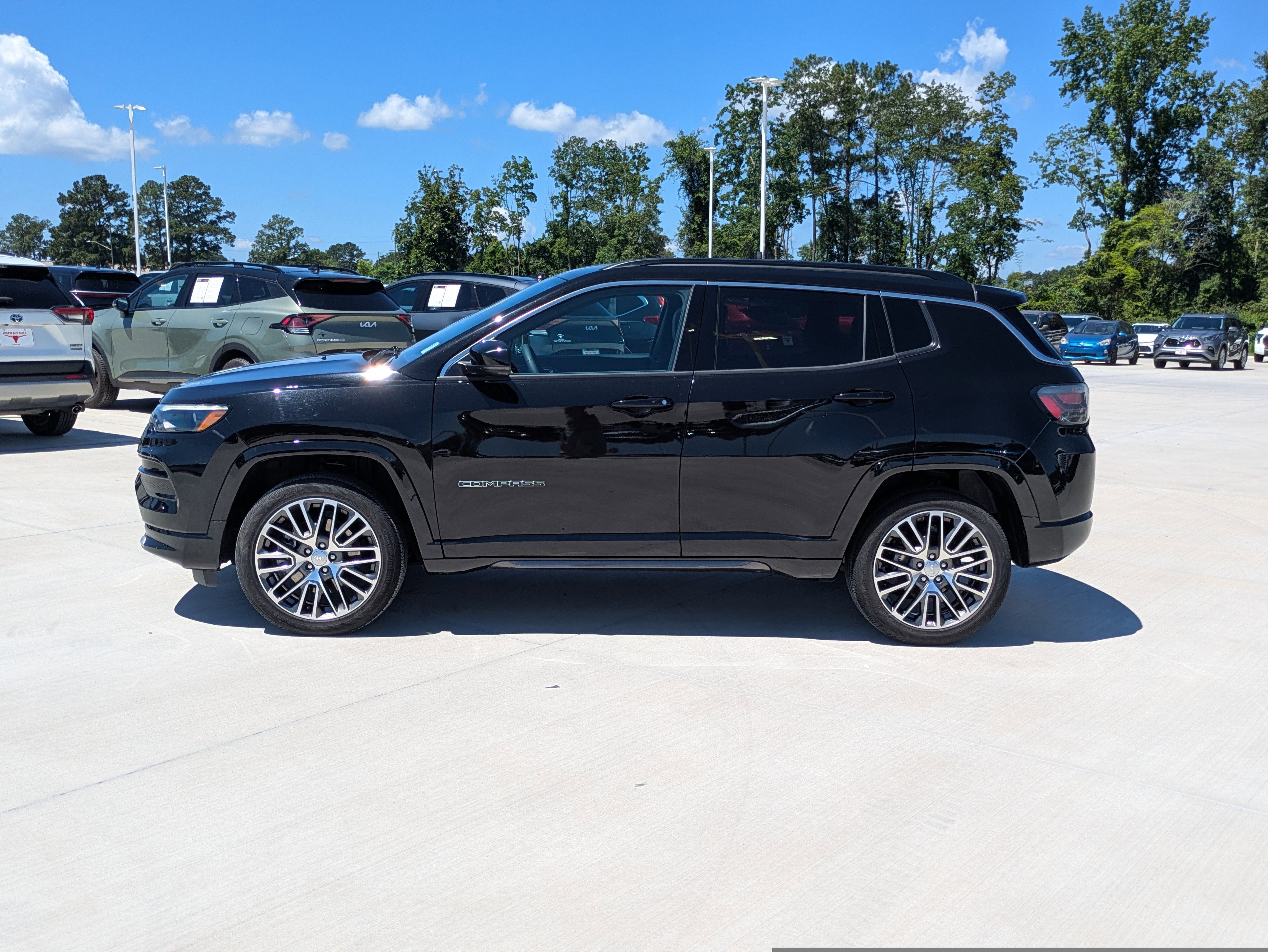 Used 2024 Jeep Compass Limited w/ Elite Group AWD/4WD image 2
