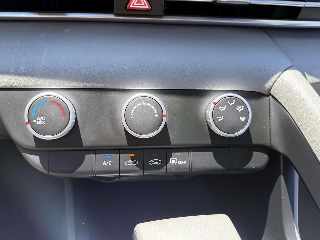 Certified 2023 Hyundai Elantra SE FWD image 28
