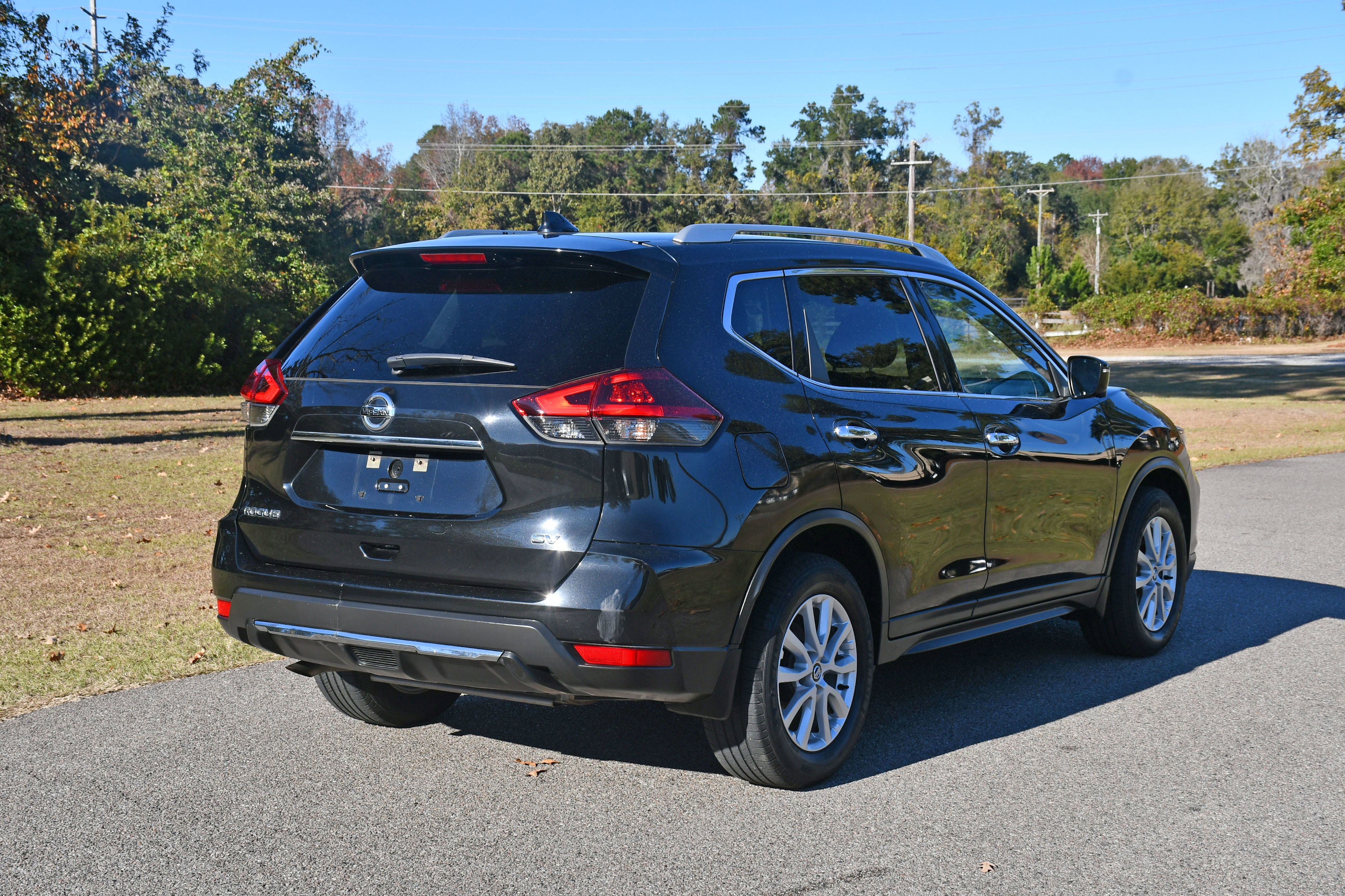 Used 2018 Nissan Rogue SV w/ Premium Package image 4