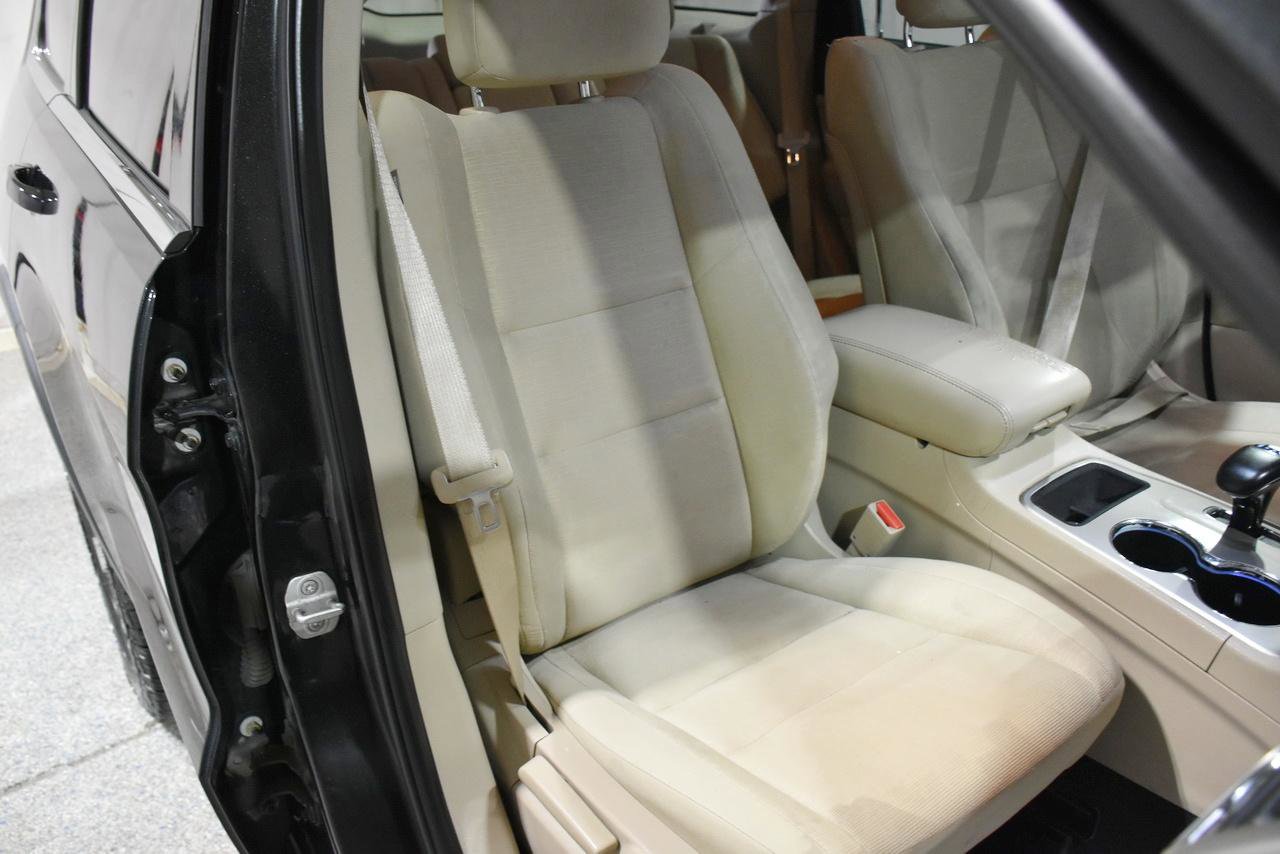 Used 2014 Jeep Grand Cherokee Laredo w/ Quick Order Package 23E AWD/4WD image 36