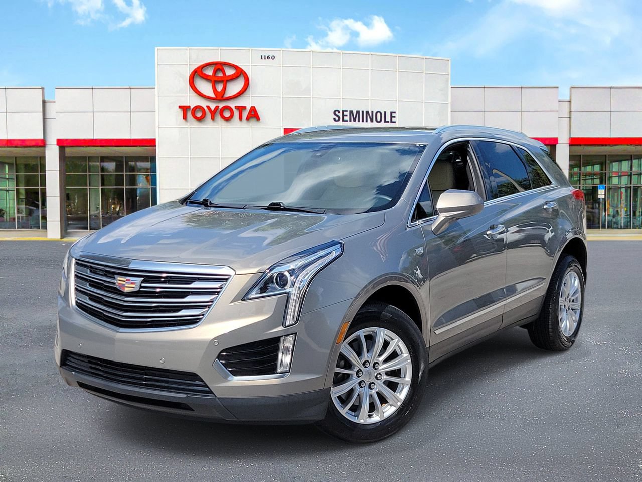 Used 2019 Cadillac XT5 FWD image 1