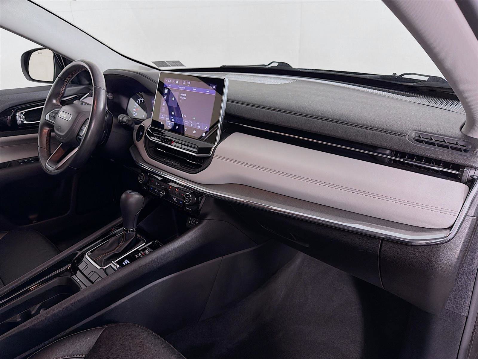 Used 2022 Jeep Compass Limited AWD/4WD image 28