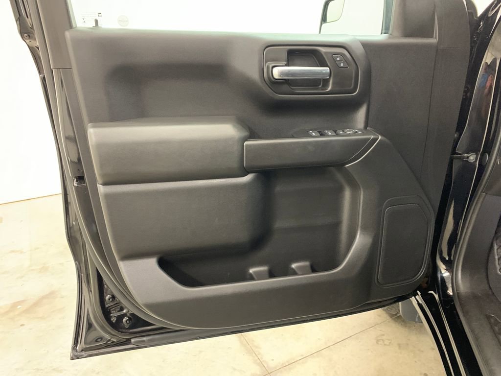 Used 2019 Chevrolet Silverado 1500 Custom w/ Custom Value Package AWD/4WD image 17
