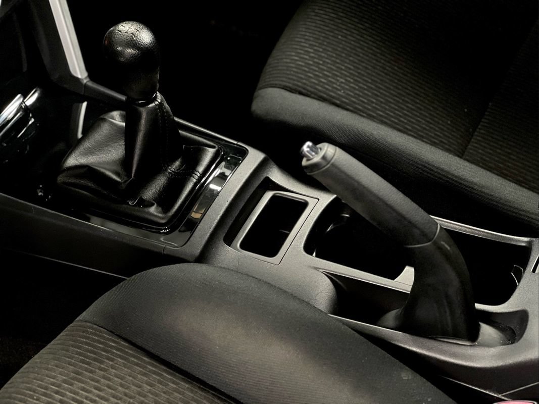 Used 2017 Mitsubishi Lancer ES FWD image 32