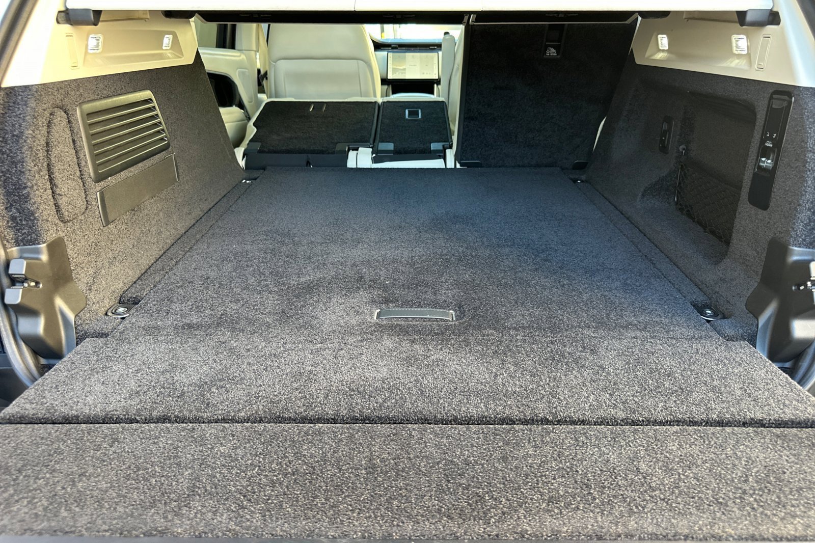 Certified 2024 Land Rover Range Rover SE image 16