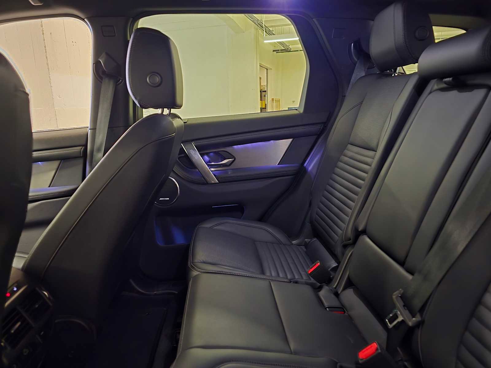 Certified 2025 Land Rover Discovery Sport Dynamic SE image 17