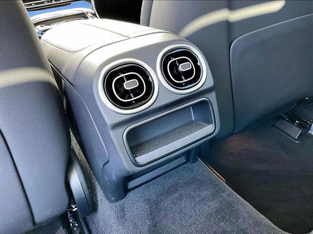 Used 2025 Mercedes-Benz C 300 Sedan image 25