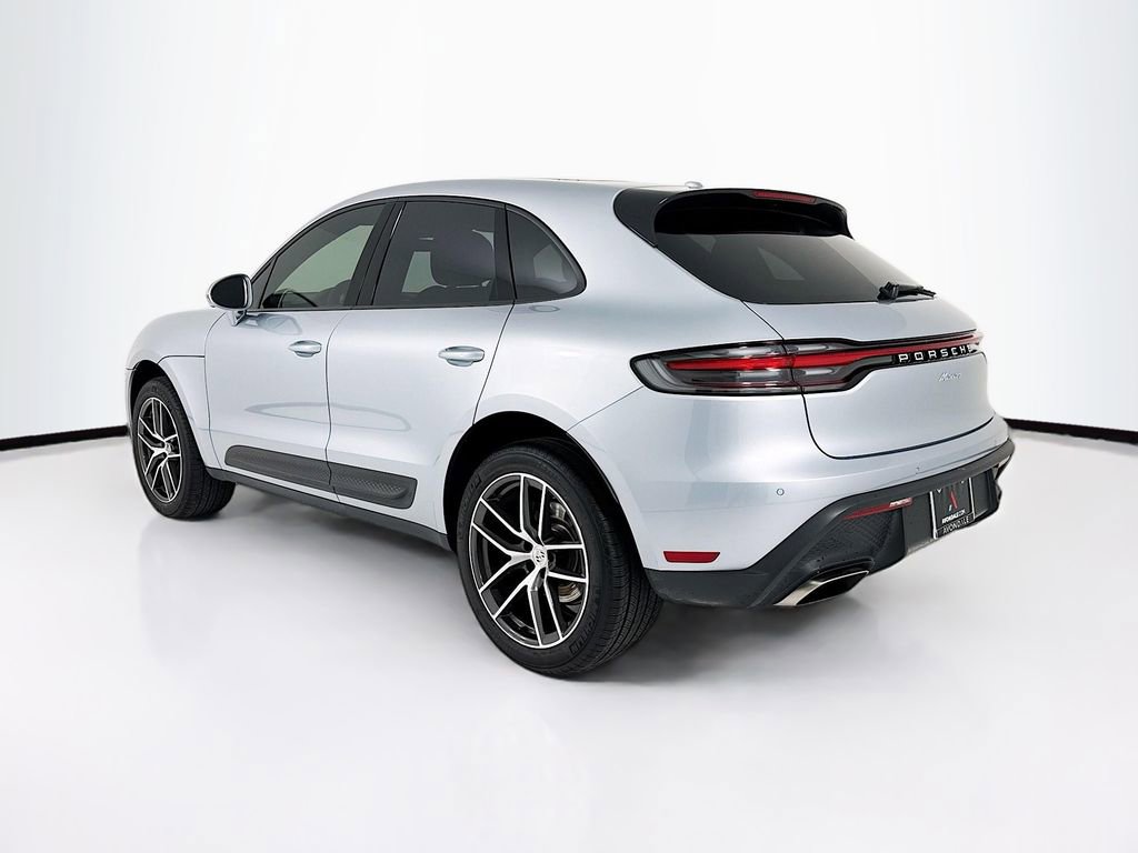 Certified 2025 Porsche Macan image 3