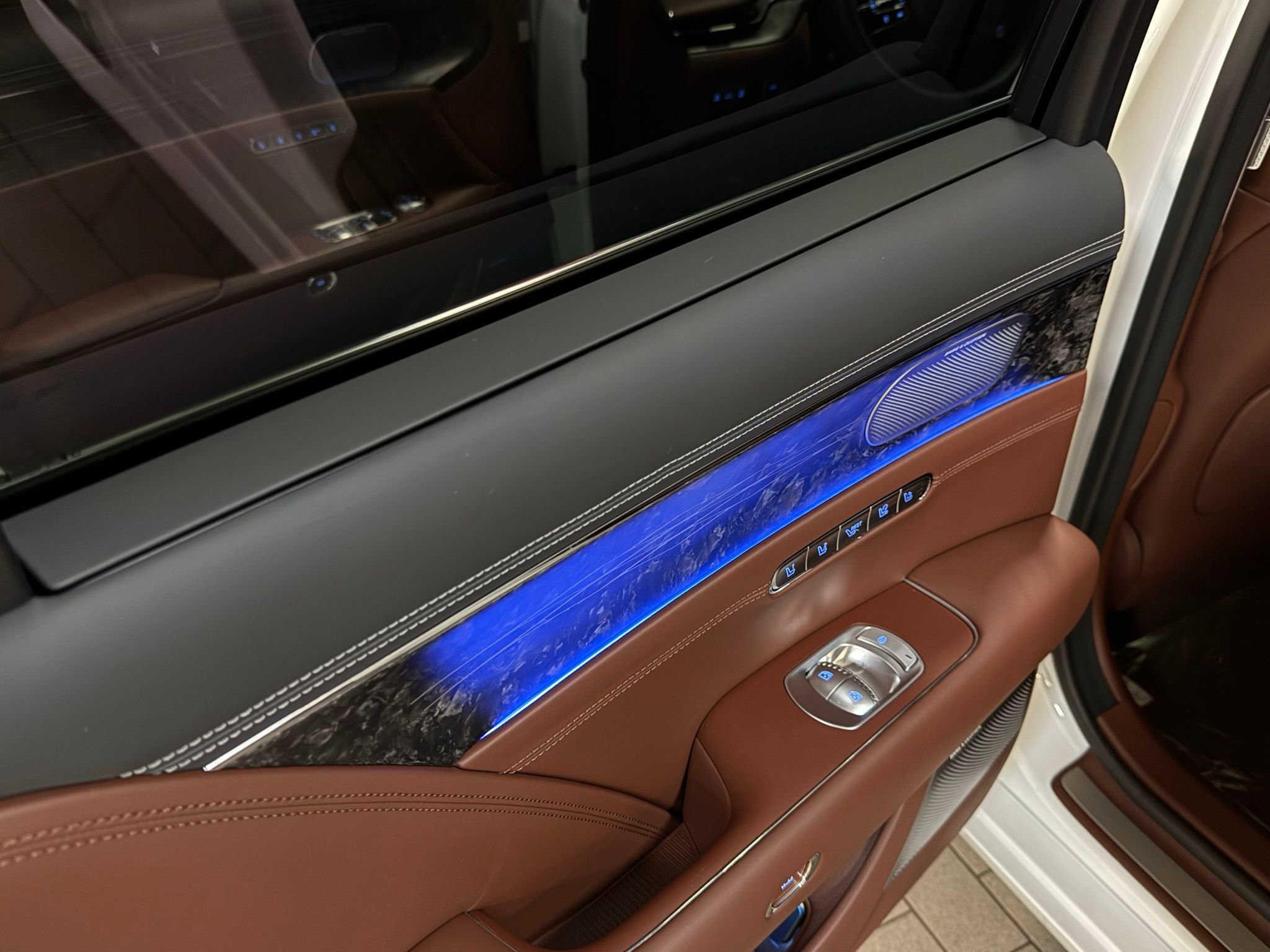 Used 2025 Genesis G90 3.5T image 11