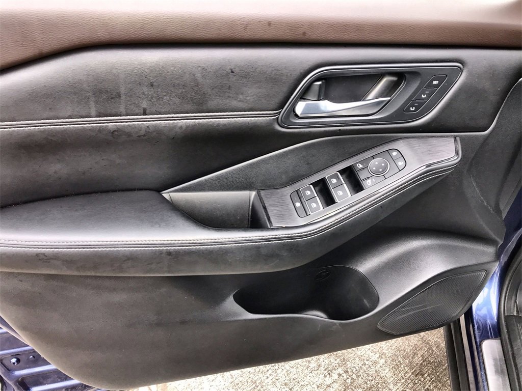 Used 2023 Nissan Rogue SL w/ SL Premium Package image 13