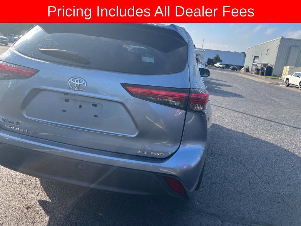 Used 2021 Toyota Highlander XLE AWD/4WD image 19