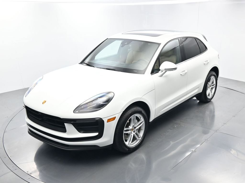 Certified 2023 Porsche Macan AWD/4WD image 32