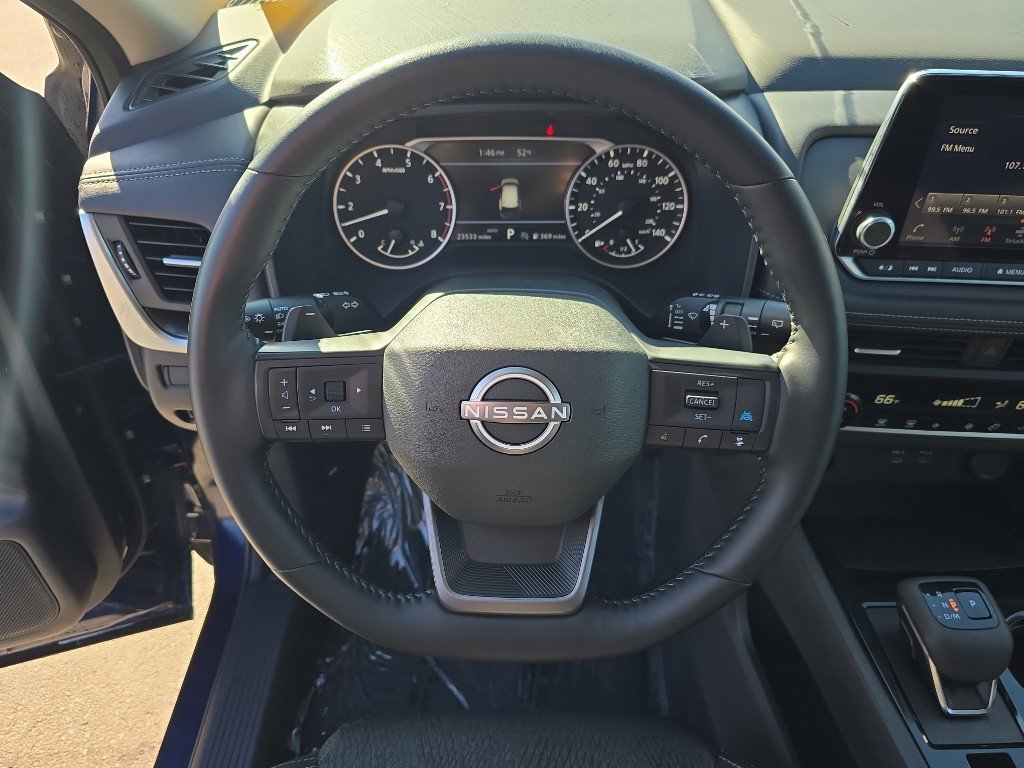 Used 2025 Nissan Rogue SV image 12
