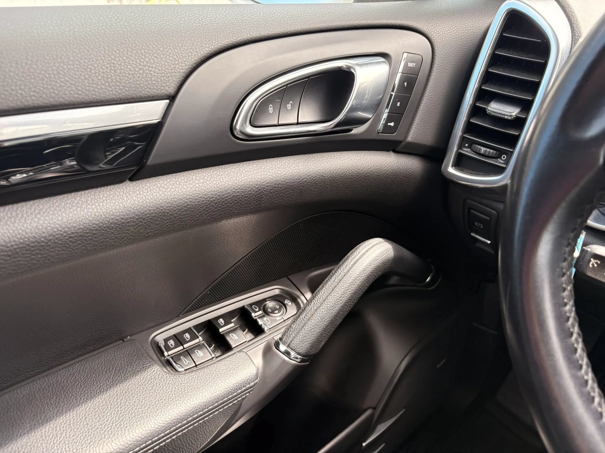 Used 2015 Porsche Cayenne S AWD/4WD image 25